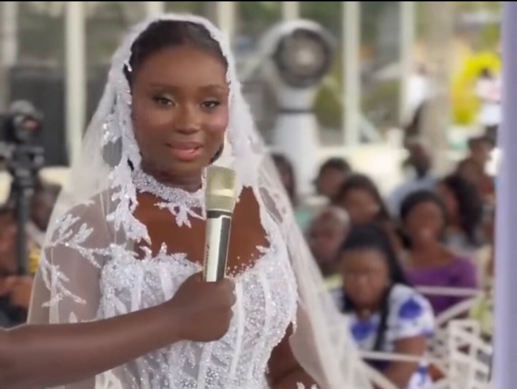 [VIDEO] Marriage vows turn concert as Bride dumbfound at the mention of “I will satisfy you with my breast at all&nbsp;time”
