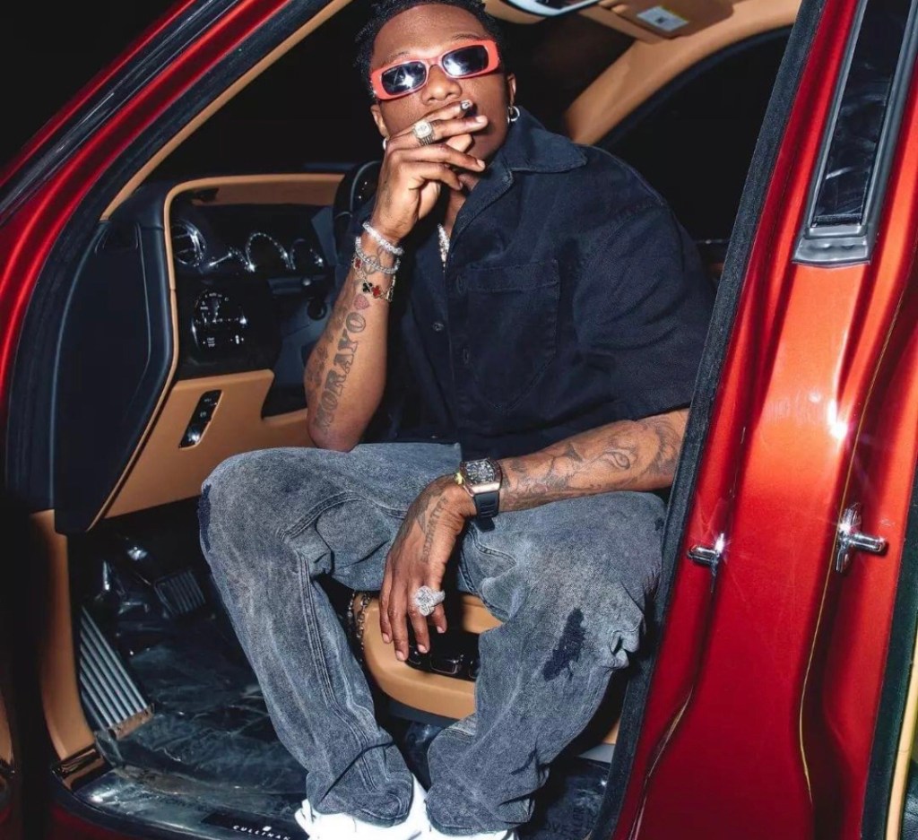 [VIDEO]: Watch the moment Wizkid chose money over&nbsp;fame